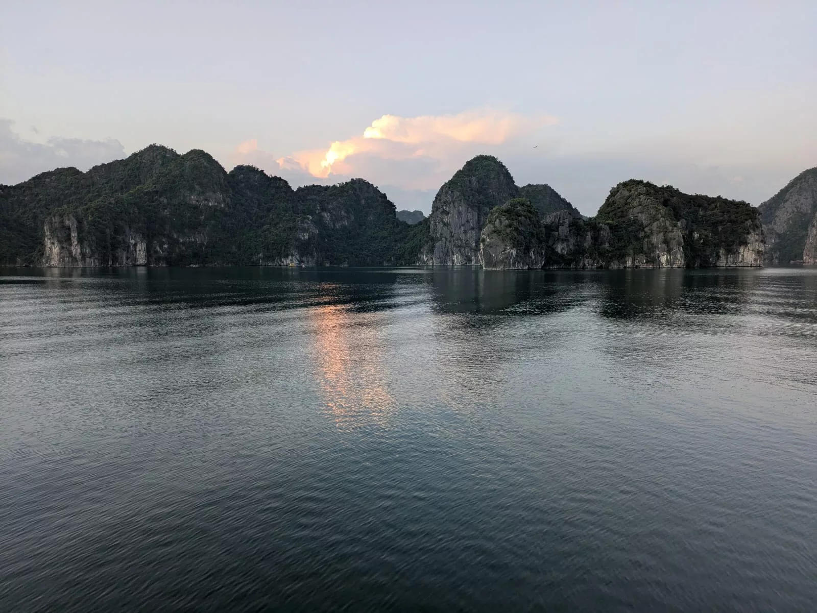 Ha Long Bay cruise boat